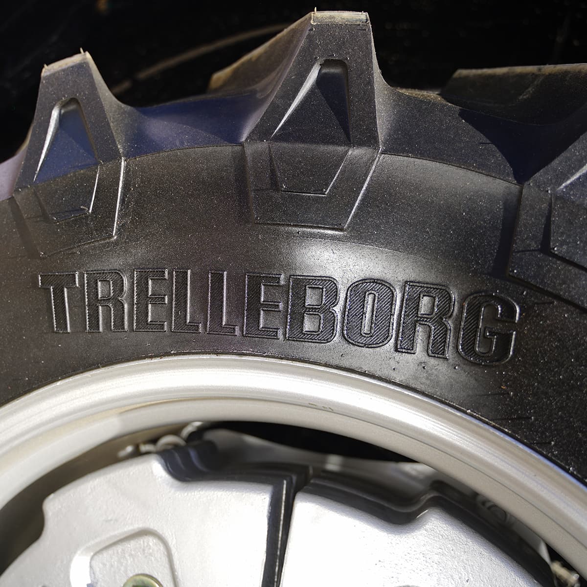 Traktor Lovol 50 hk 4WD med frontlæsser, Stage V