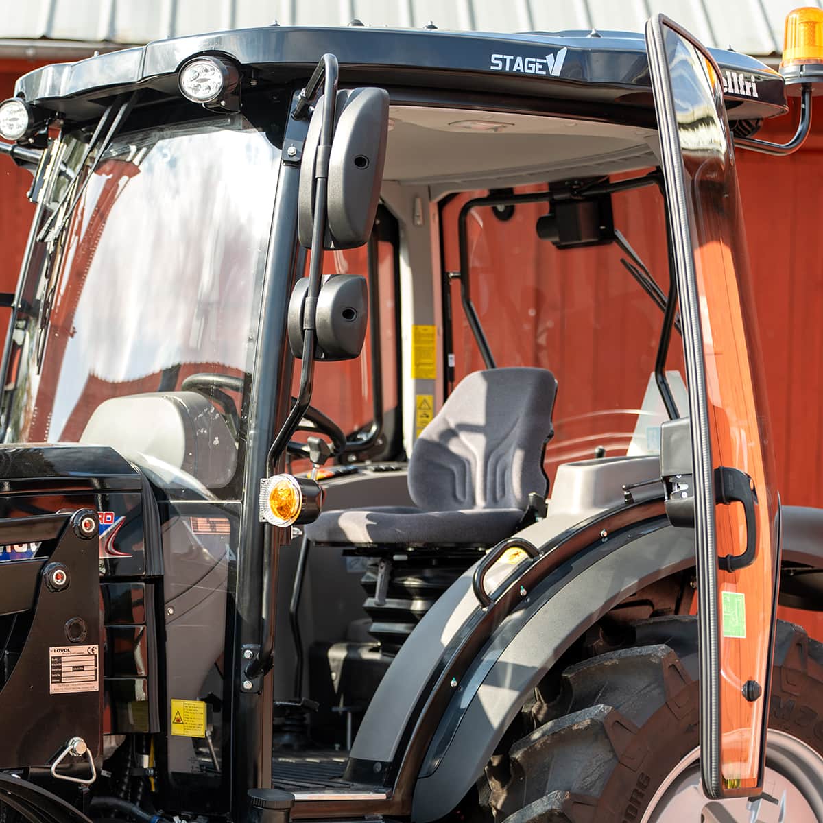 Traktor Lovol 55 hk PRO 4WD med frontlæsser, Stage V