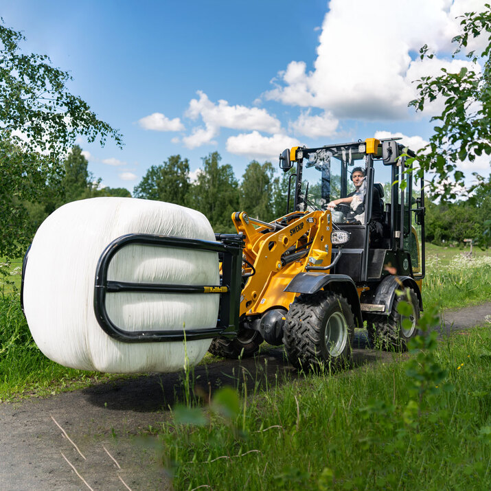 Balletang BG2003, JCB