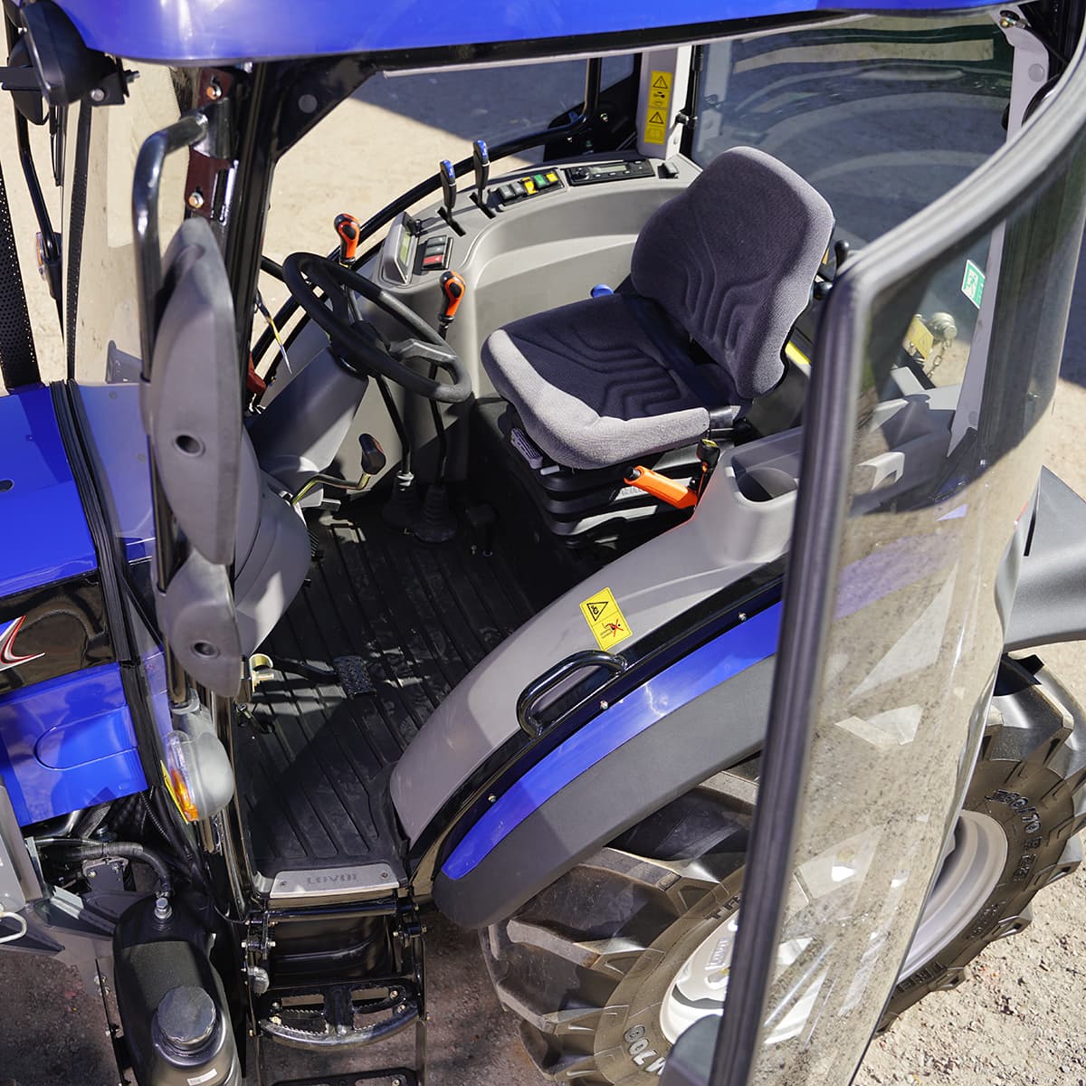 Traktor Lovol 50 hk 4WD med frontlæsser, Stage V