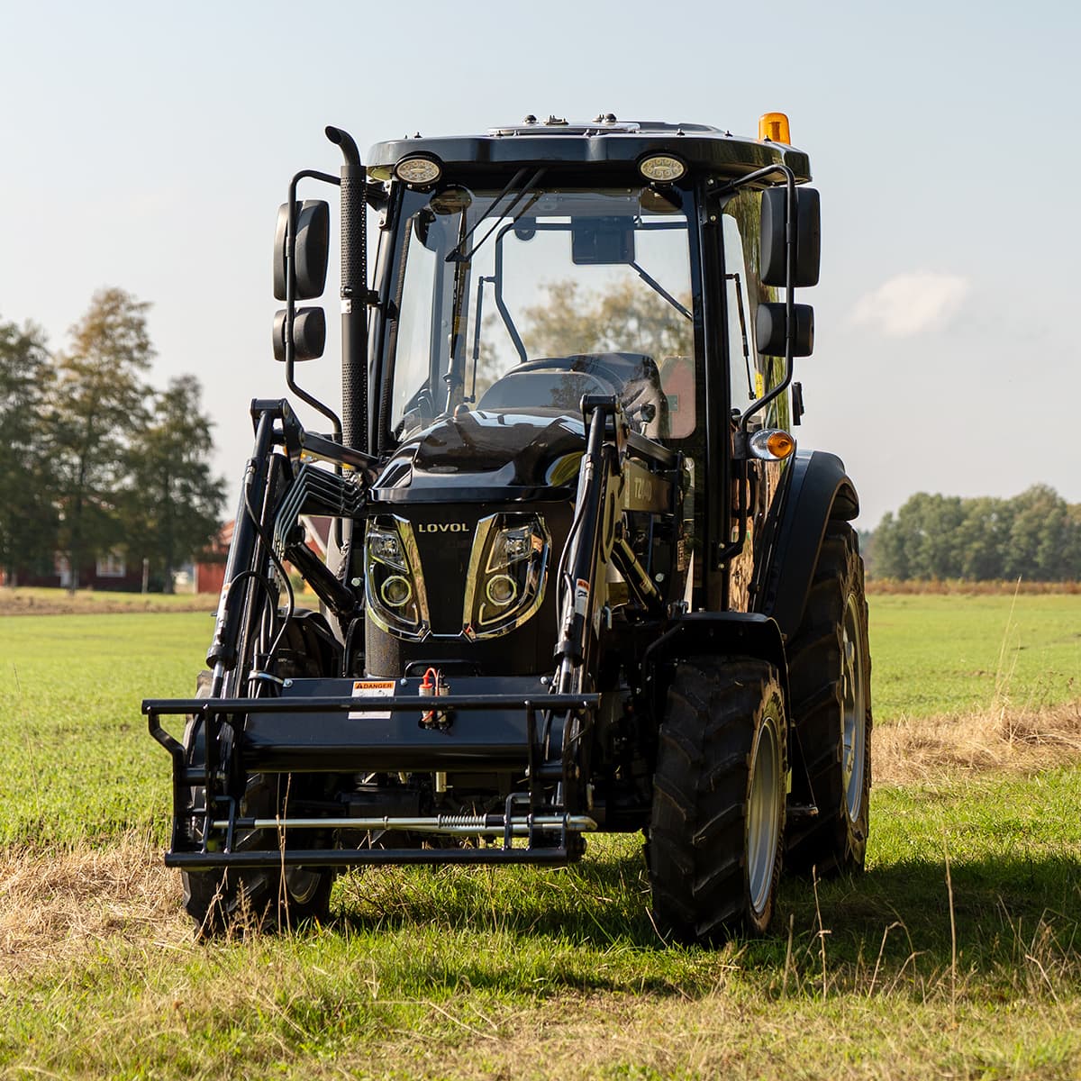 Traktor Lovol 55 hk PRO 4WD med frontlæsser, Stage V