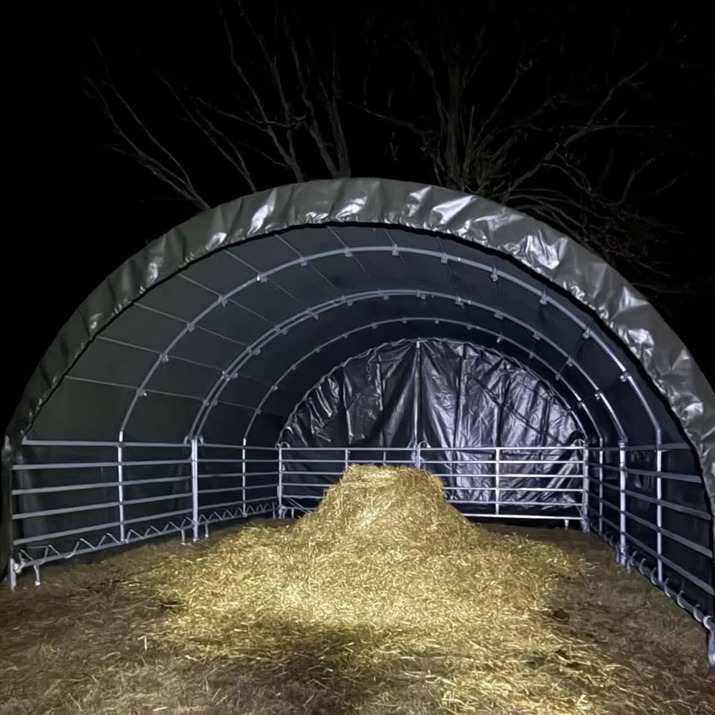 Læskur 6 x 6 m inkl. fodbukke