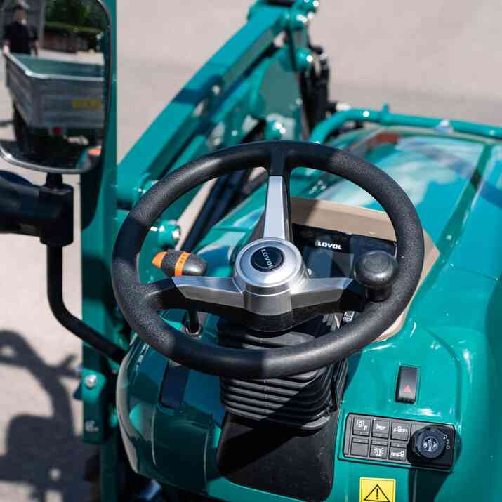 Kompakttraktor Lovol 25 hk med frontlæsser, uden førerhus