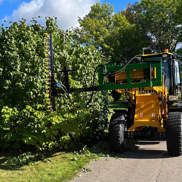 Hækkeklipper til frontlæsser med boltet Trima-beslag