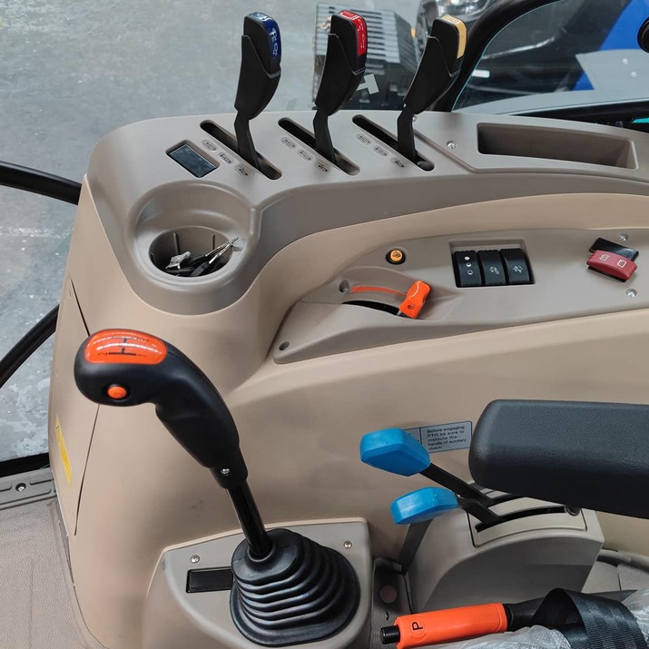 Traktor Lovol 110 hk 4WD med frontlæsser