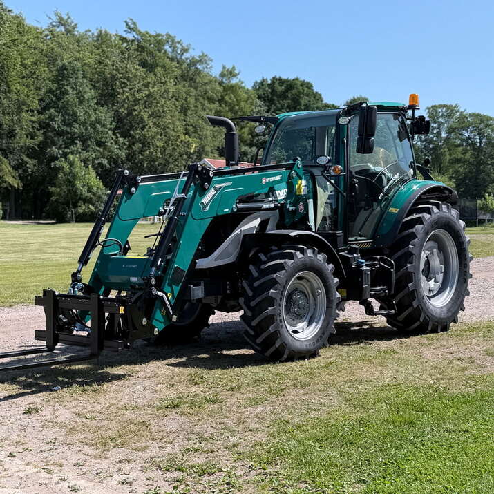 Traktor Lovol 110 hk 4WD med frontlæsser