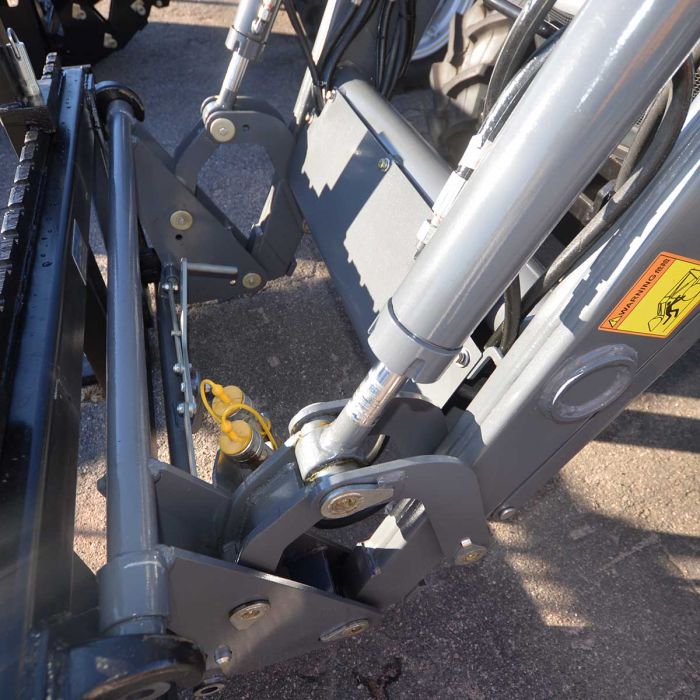 Frontlæsser til traktor 35 hk, inkl. betjeningsventiler
