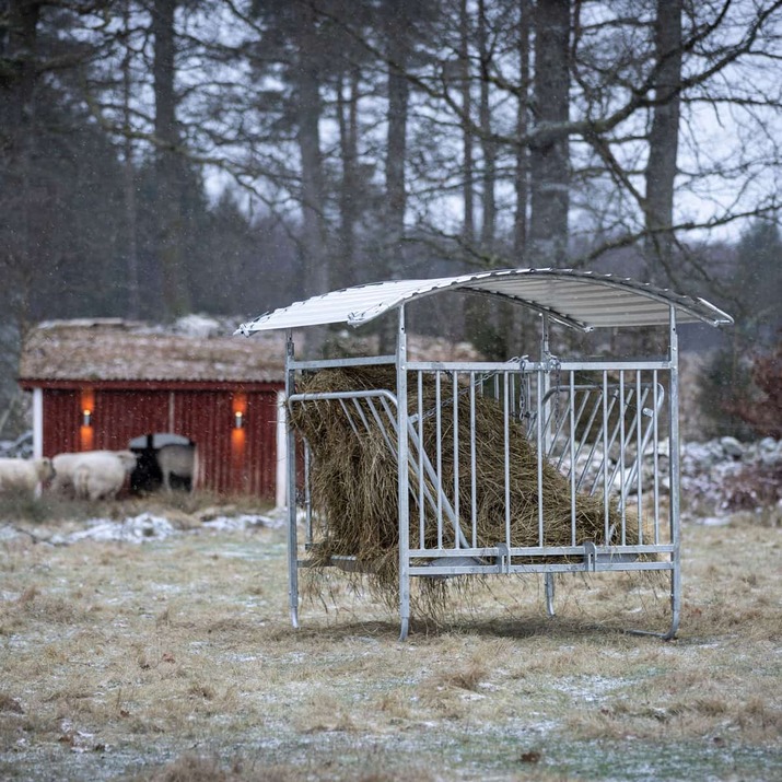 Foderhæk med tag til får