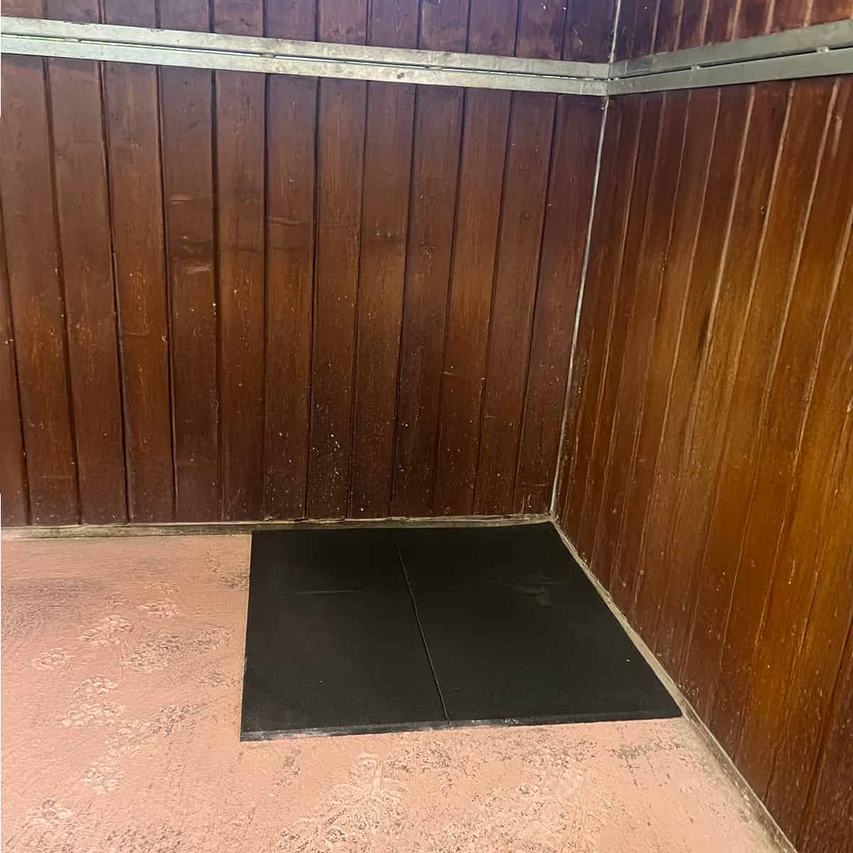 Staldmåtte 20 mm, 1 x 1 m, pakke til hesteboks 3,5 x 3,5 meter
