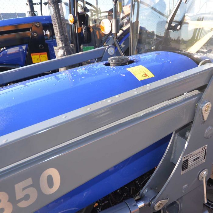Frontlæsser til traktor 35 hk, inkl. betjeningsventiler