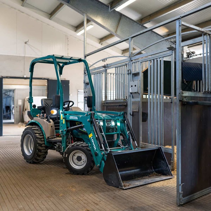 Kompakttraktor Lovol 25 hk med frontlæsser, uden førerhus