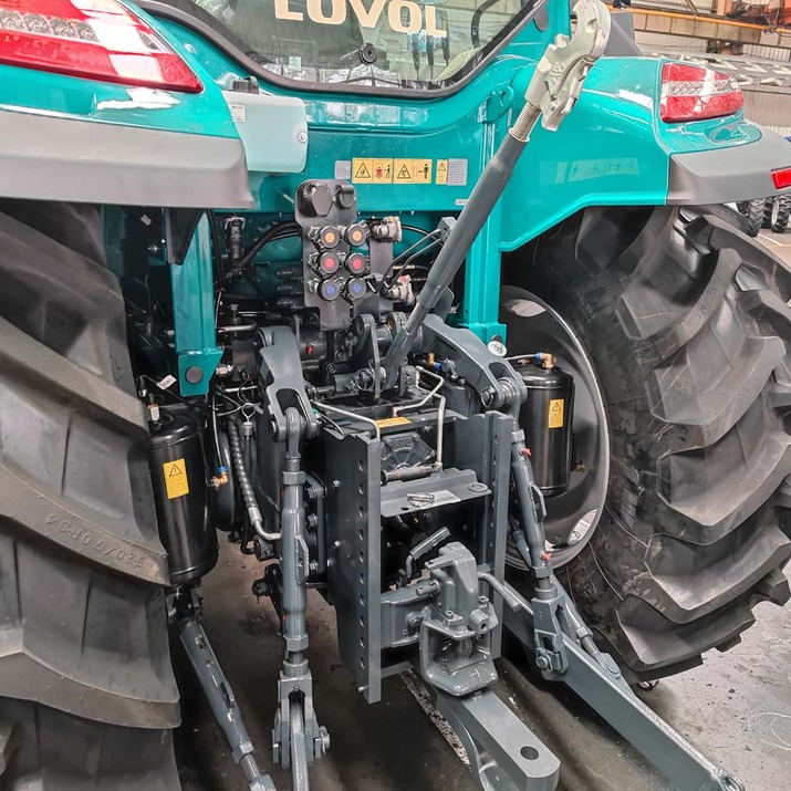 Traktor Lovol 110 hk 4WD med frontlæsser